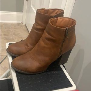 Esprit “Rowdy” ankle boots